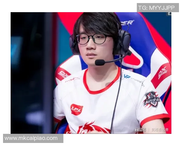 实时新闻赛后复盘分析FPX与V5对决中的战术意识与团队配合探讨